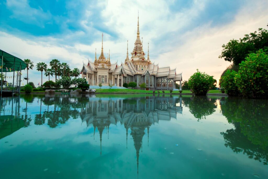 a landmark near body of water in Bangkok, Thailand